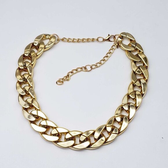 Authentic Louis Vuitton Lock and Key Gold Color with Gold Plated Chain Necklace - Picture 4 of 10